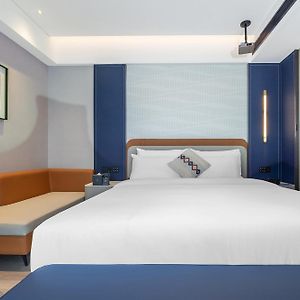 Deluxe Double Room Shower